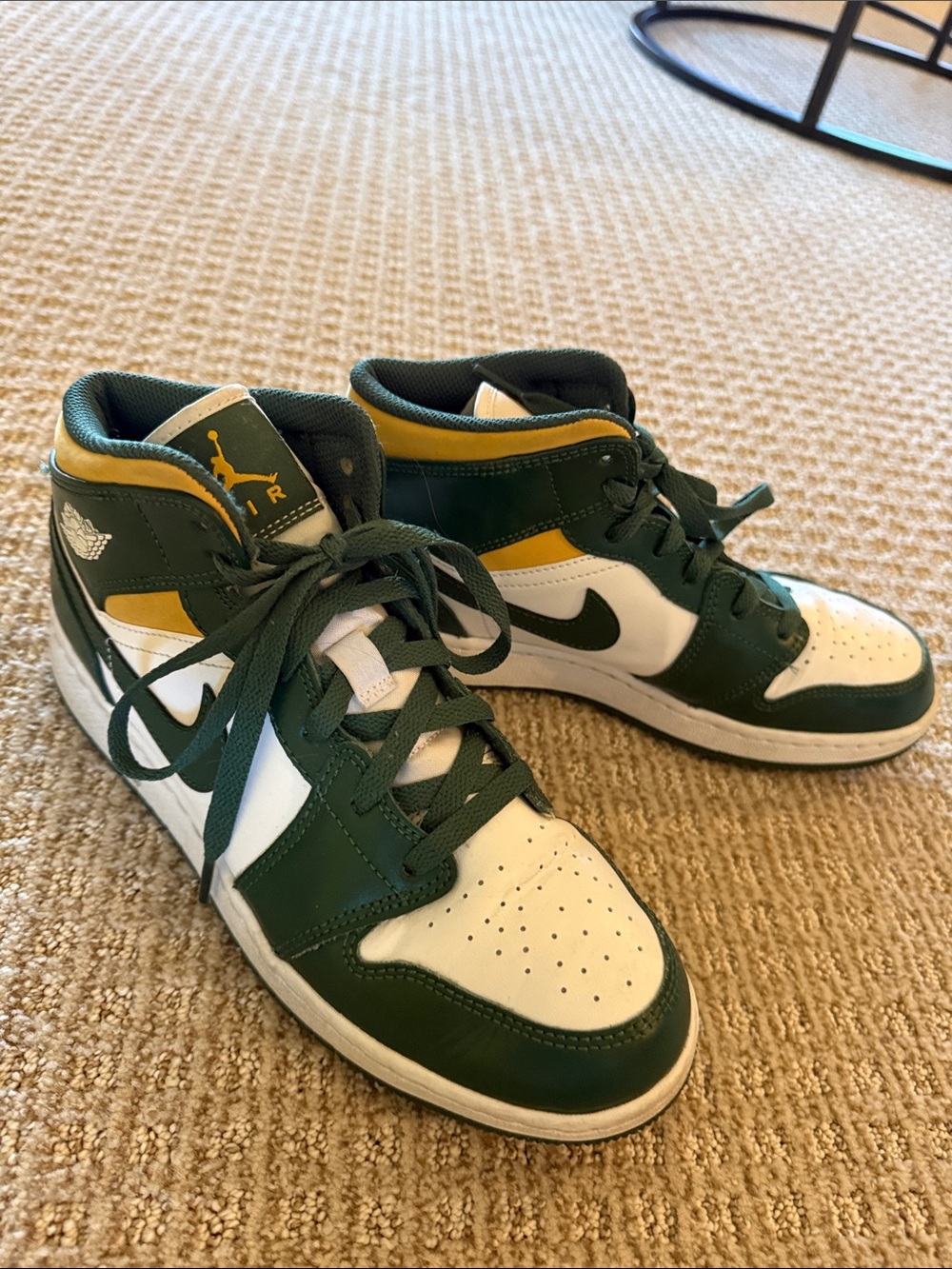 Boys Nike Air Jordan 1 mid Sonics basketball shoes sz 6.5 Youth green yellow